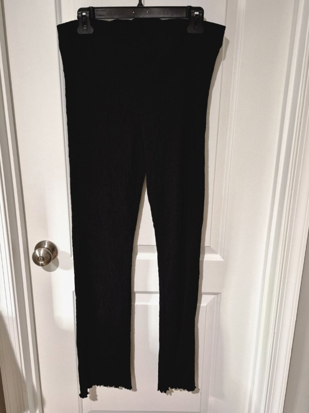 H&M Divided Black Textured Knit Leggings Lettuce Hem Size XL